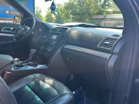 Used 2017 Ford Explorer XLT AWD/4WD image 22