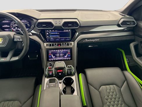 Used 2024 Lamborghini Urus Performante AWD/4WD image 24
