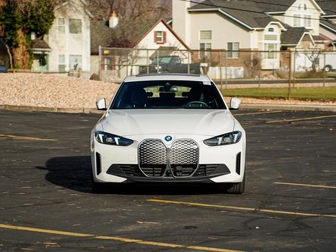Used 2025 BMW i4 xDrive40i image 2