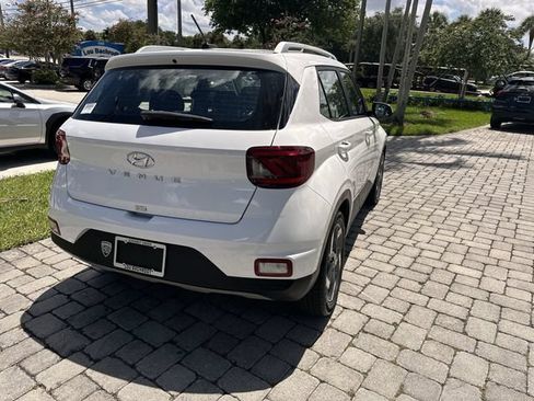 Used 2025 Hyundai Venue SEL FWD image 38