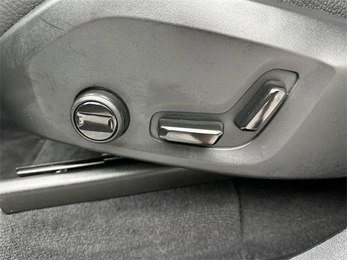 Certified 2025 Volvo XC90 B6 Plus w/ Protection Package Premier image 12