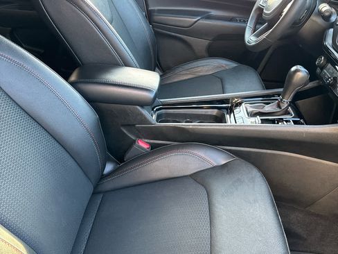 Used 2023 Jeep Compass Trailhawk image 16