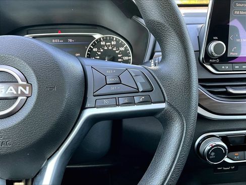 Used 2025 Nissan Altima 2.5 SV FWD image 15