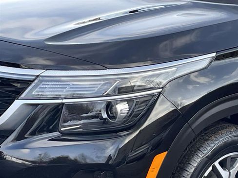 Used 2021 Kia Seltos EX image 9