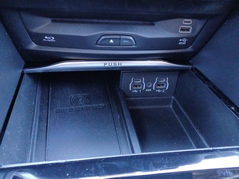 Certified 2024 Chrysler Pacifica Pinnacle image 41