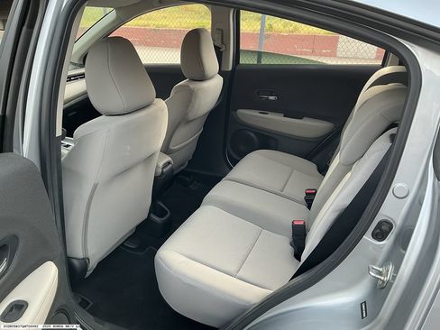 Used 2020 Honda HR-V LX image 6