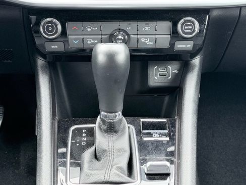 Used 2025 Jeep Compass Latitude AWD/4WD image 18