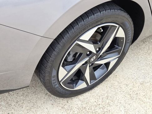 Used 2023 Hyundai Elantra SEL w/ Convenience Package FWD image 7