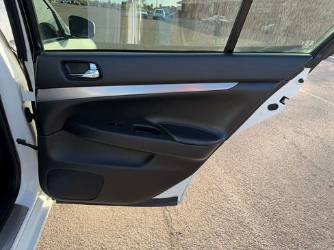 Used 2015 INFINITI Q40 w/ Navigation Package image 16