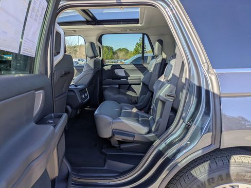 Certified 2025 Ford Expedition Active image 25