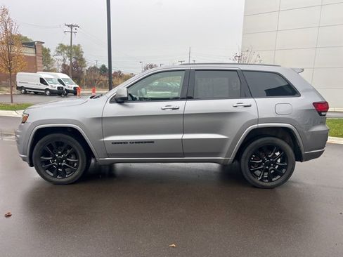 Used 2019 Jeep Grand Cherokee Altitude image 8