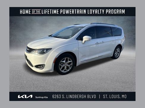 Used 2017 Chrysler Pacifica Touring-L Plus image 1