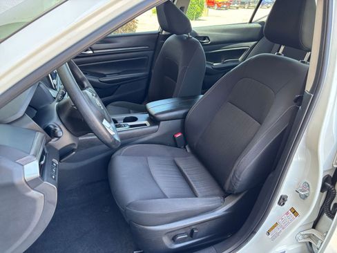 Used 2025 Nissan Altima 2.5 SV FWD image 37