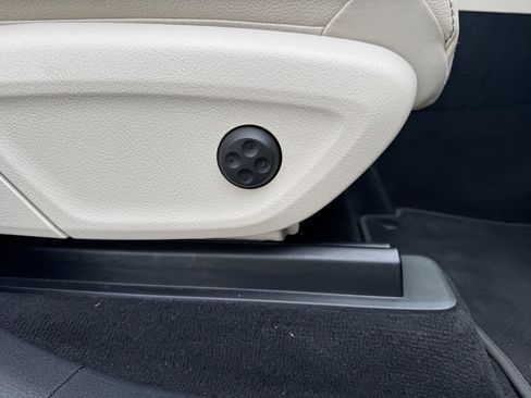 Used 2023 Mercedes-Benz GLE 350 w/ AMG Line Exterior image 32