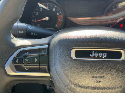 Used 2024 Jeep Compass Latitude image 18