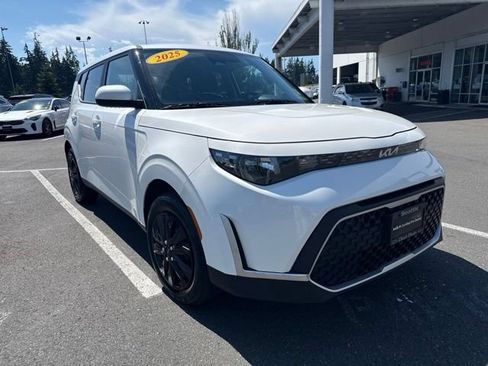 Certified 2025 Kia Soul LX FWD image 3