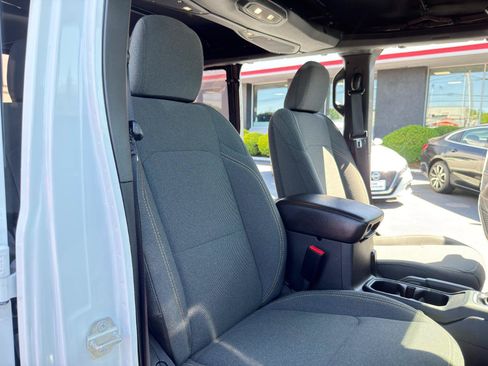Used 2024 Jeep Wrangler Unlimited w/ Convenience Group AWD/4WD image 35