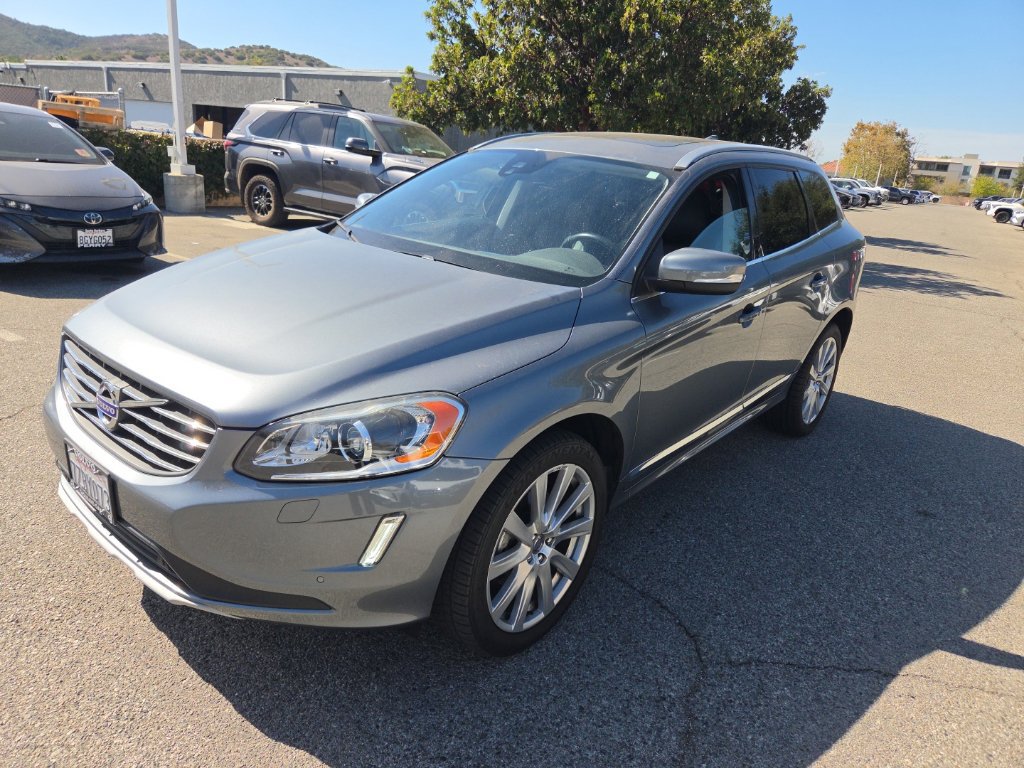 Used 2017 Volvo XC60 T5 Inscription w/ Preferred Option Package FWD image 1