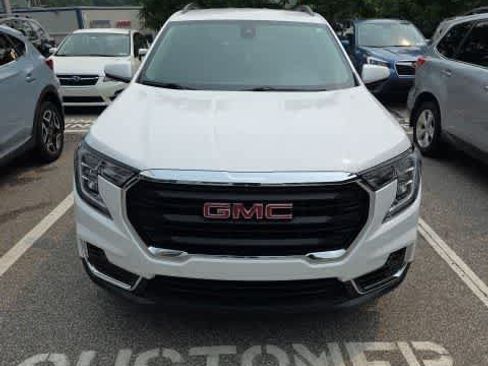 Used 2022 GMC Terrain SLE w/ Driver Convenience Package AWD/4WD image 2