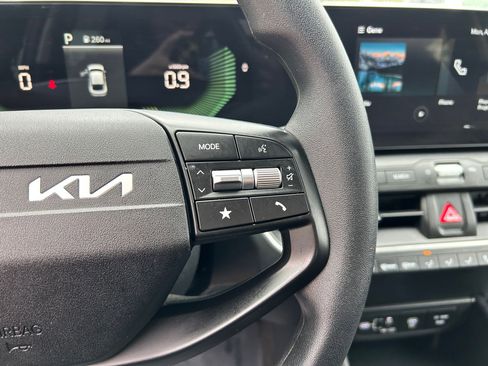 Used 2025 Kia K4 LXS FWD image 14