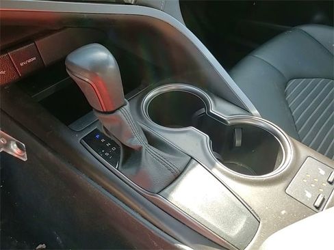 Used 2024 Toyota Camry SE image 17