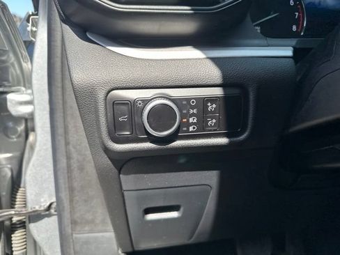 Used 2023 Ford Explorer XLT RWD image 15