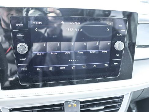 New 2025 Volkswagen Taos SE image 28