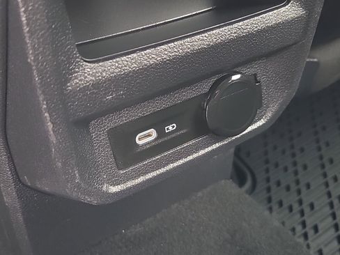 Certified 2024 Volkswagen Tiguan SE R-Line image 15