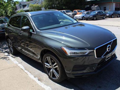 Used 2018 Volvo XC60 T5 Momentum w/ Vision Package AWD/4WD image 3