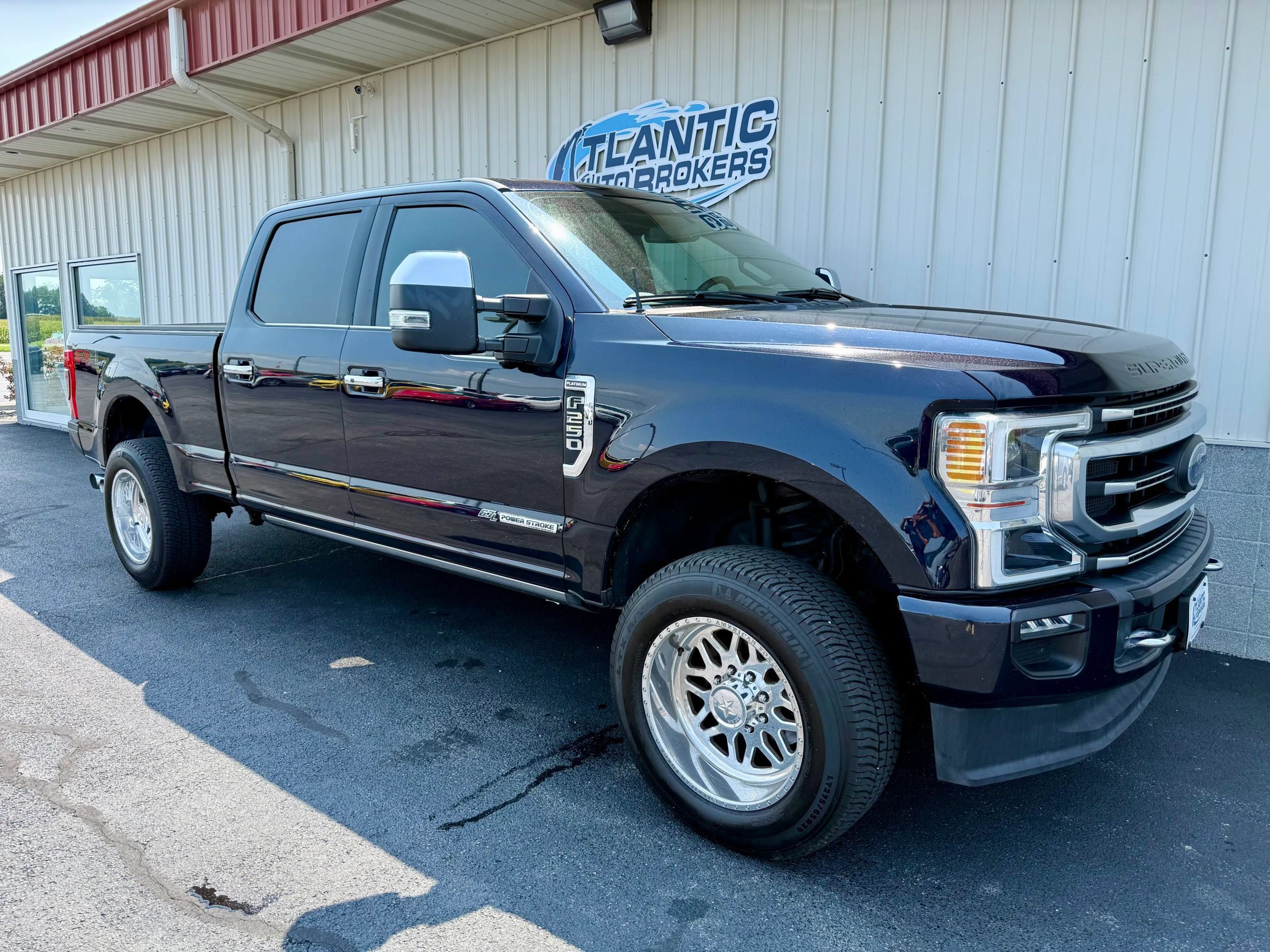 Used 2022 Ford F250 Platinum w/ FX4 Off-Road Package AWD/4WD image 4