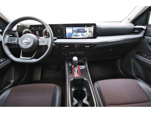 Used 2025 Nissan Kicks SR AWD/4WD image 9