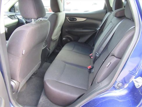 Used 2020 Nissan Rogue Sport S image 29