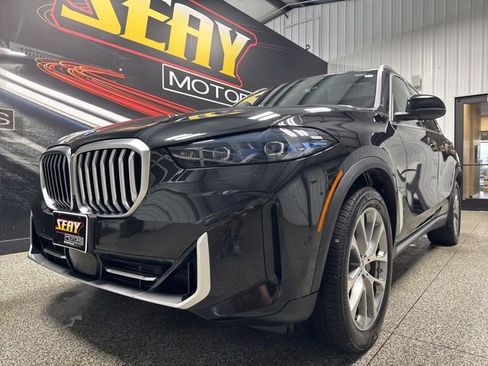 Used 2024 BMW X5 xDrive40i w/ Premium Package AWD/4WD image 2