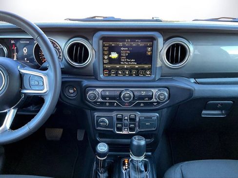 Certified 2023 Jeep Gladiator Overland image 12