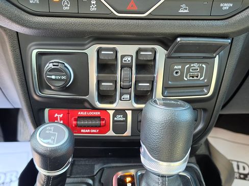 Used 2026 Jeep Gladiator Sport AWD/4WD image 25