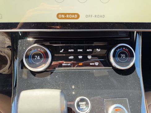 Used 2023 Land Rover Range Rover Sport SE Dynamic image 24