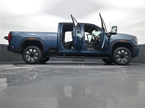 New 2026 GMC Sierra 3500 Denali w/ Denali Reserve Package image 33
