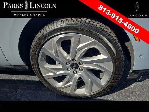 Used 2025 Lincoln Navigator Reserve image 9