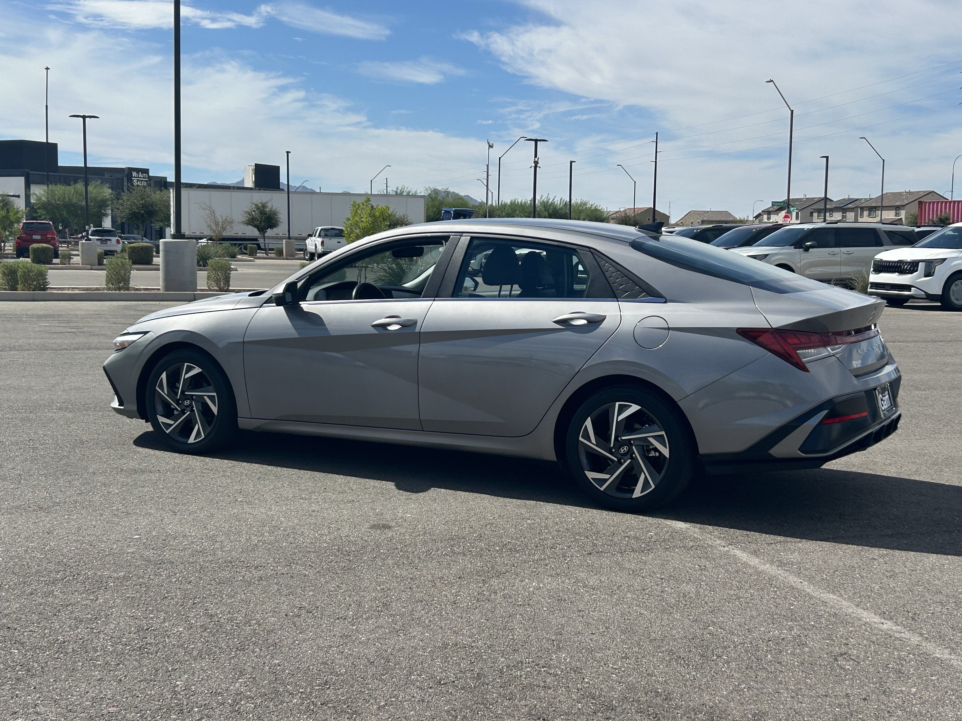 Used 2024 Hyundai Elantra Limited FWD image 3