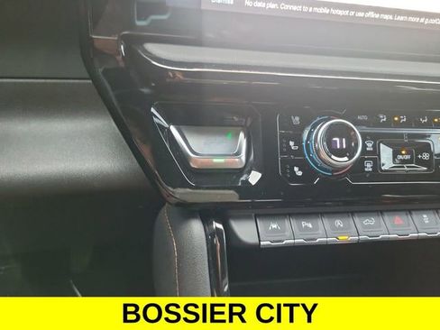 Certified 2024 GMC Sierra 1500 AT4 w/ AT4 Premium Package AWD/4WD image 17