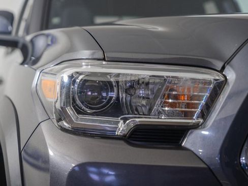 Used 2019 Toyota Tacoma TRD Off-Road image 14