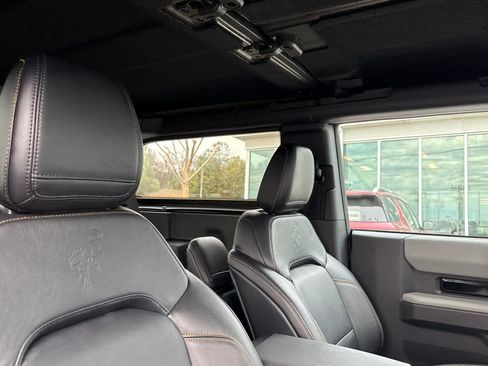 Used 2023 Ford Bronco Badlands image 18
