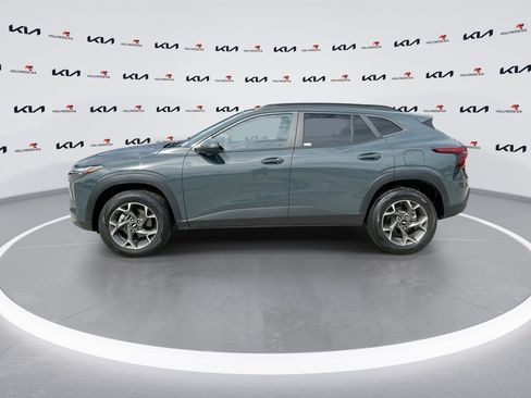 Used 2025 Chevrolet Trax LT FWD image 5