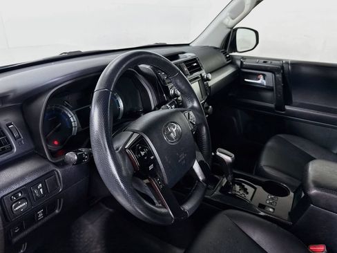 Used 2018 Toyota 4Runner TRD Off-Road Premium w/ Convenience Package AWD/4WD image 9