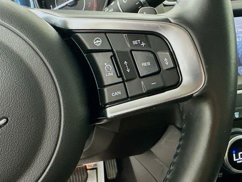 Used 2020 Jaguar E-PACE AWD/4WD image 18