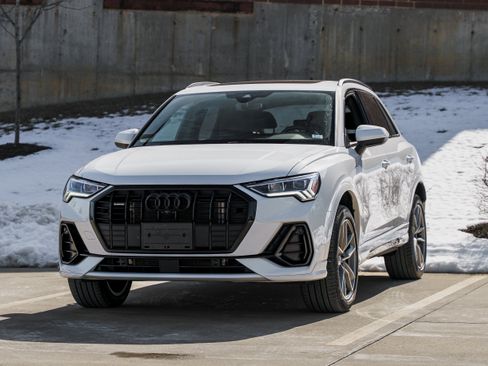 Used 2023 Audi Q3 2.0T Premium Plus w/ Premium Plus Package image 7