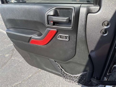 Used 2016 Jeep Wrangler Unlimited Rubicon image 10