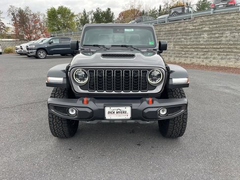 New 2025 Jeep Gladiator Mojave w/ Convenience Group image 4