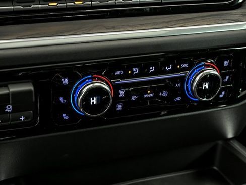 New 2026 GMC Sierra 1500 SLT image 18