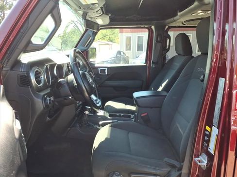 Used 2022 Jeep Wrangler Unlimited Sahara w/ LED Lighting Group AWD/4WD image 15